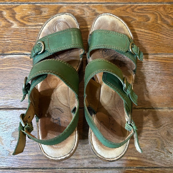 Born Women US 9 Green Leather Block Heel Buckle Open Toe Slingback Sandal - Picture 5 of 8